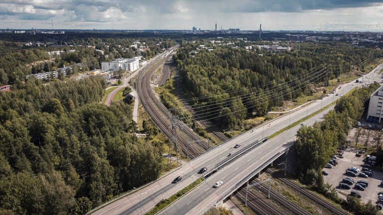 Ilmakuva Vihdintien sillasta.