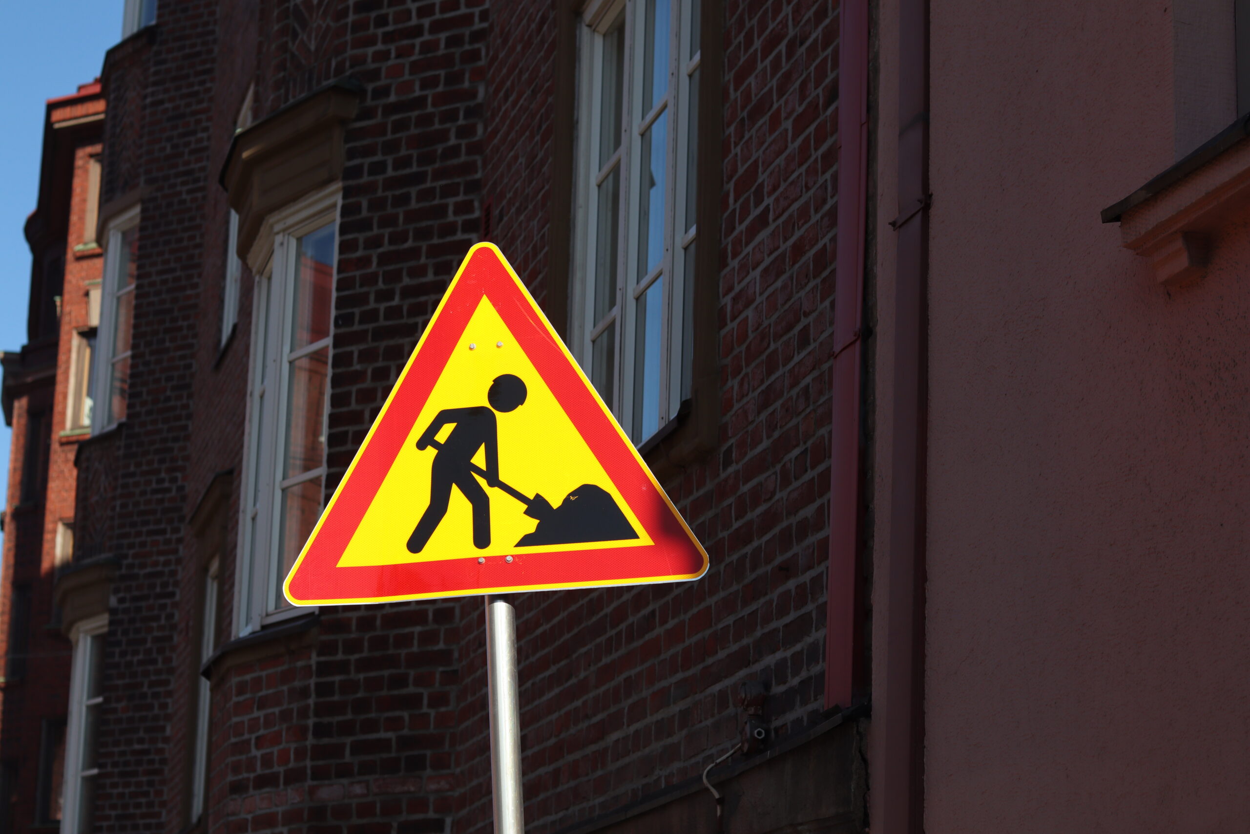 Runeberginkadun liikennejärjestelyt muuttuvat 13.-14.10. välisenä yönä – meluavia töitä luvassa